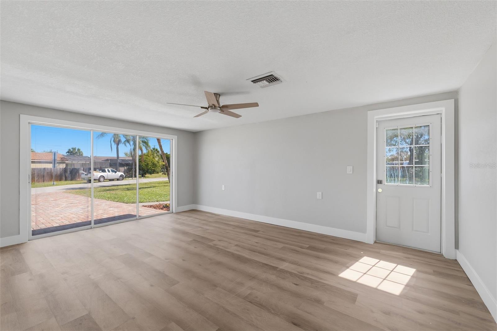 Image 15 of 51 For 7608 Yachtsman Drive