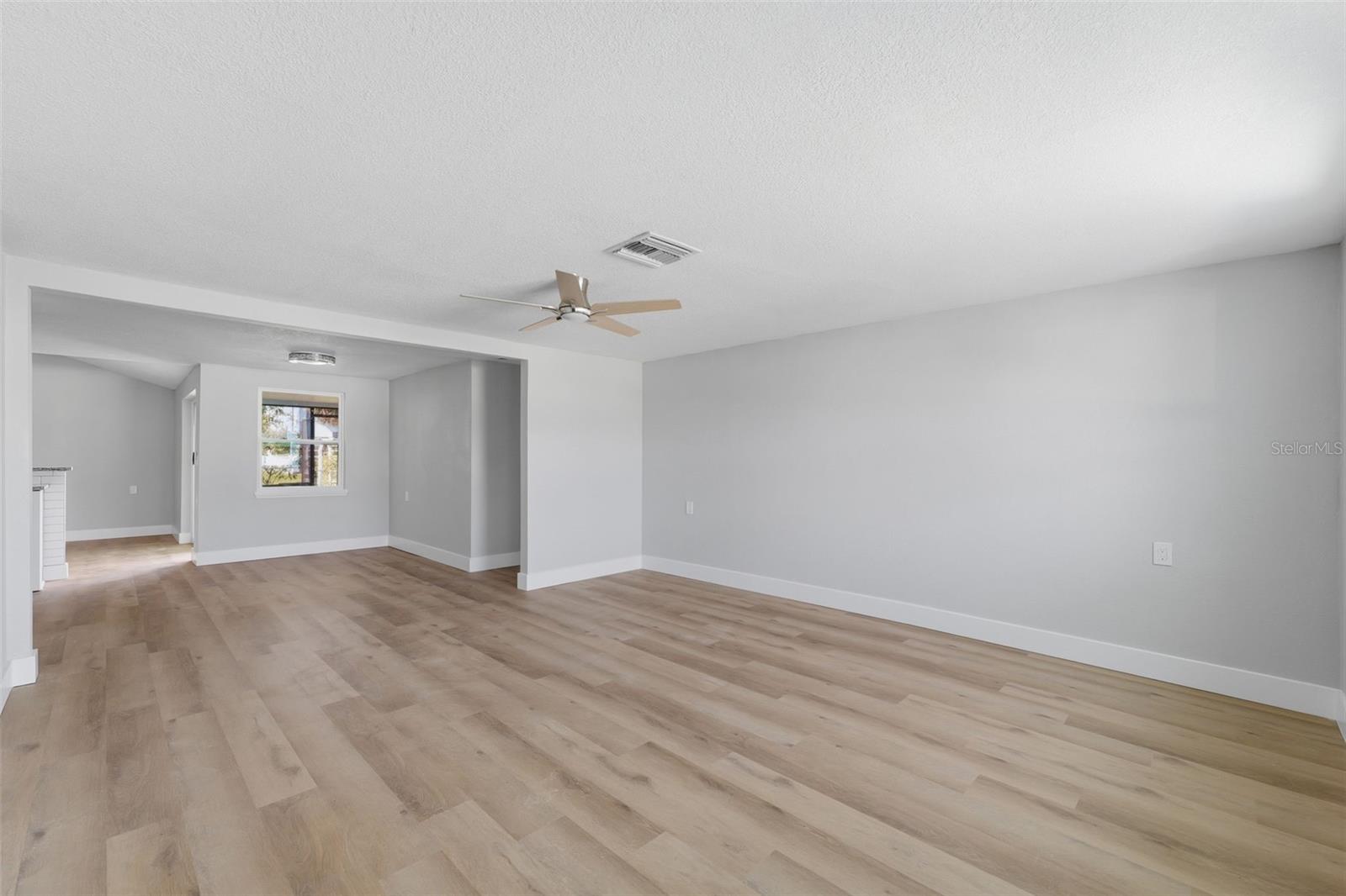 Image 4 of 51 For 7608 Yachtsman Drive