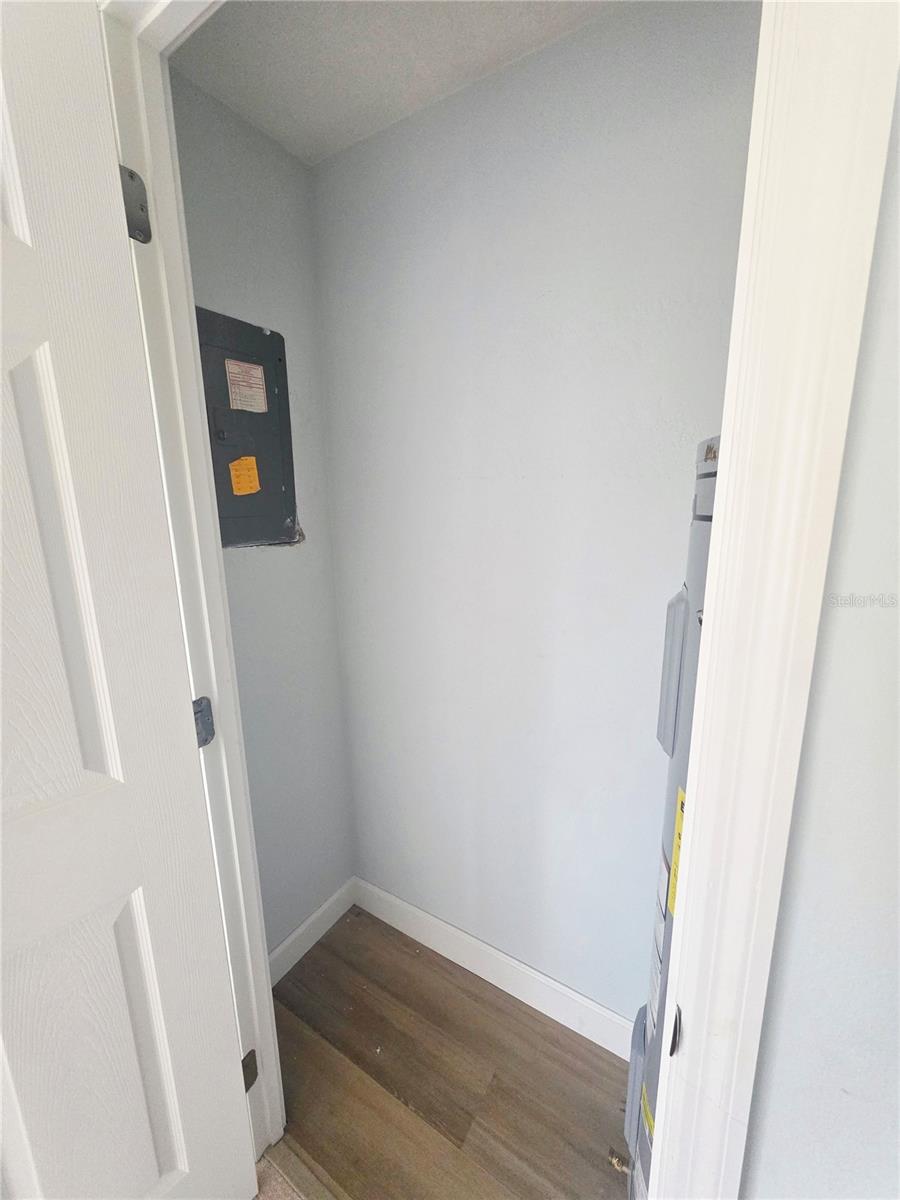 Listing photo id 16 for 4461 Rustic Drive 4461