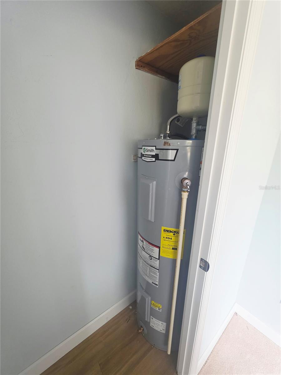 Listing photo id 17 for 4461 Rustic Drive 4461