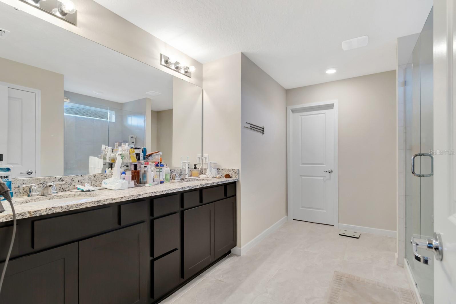 Image 18 of 26 For 4943 Royal Point Avenue