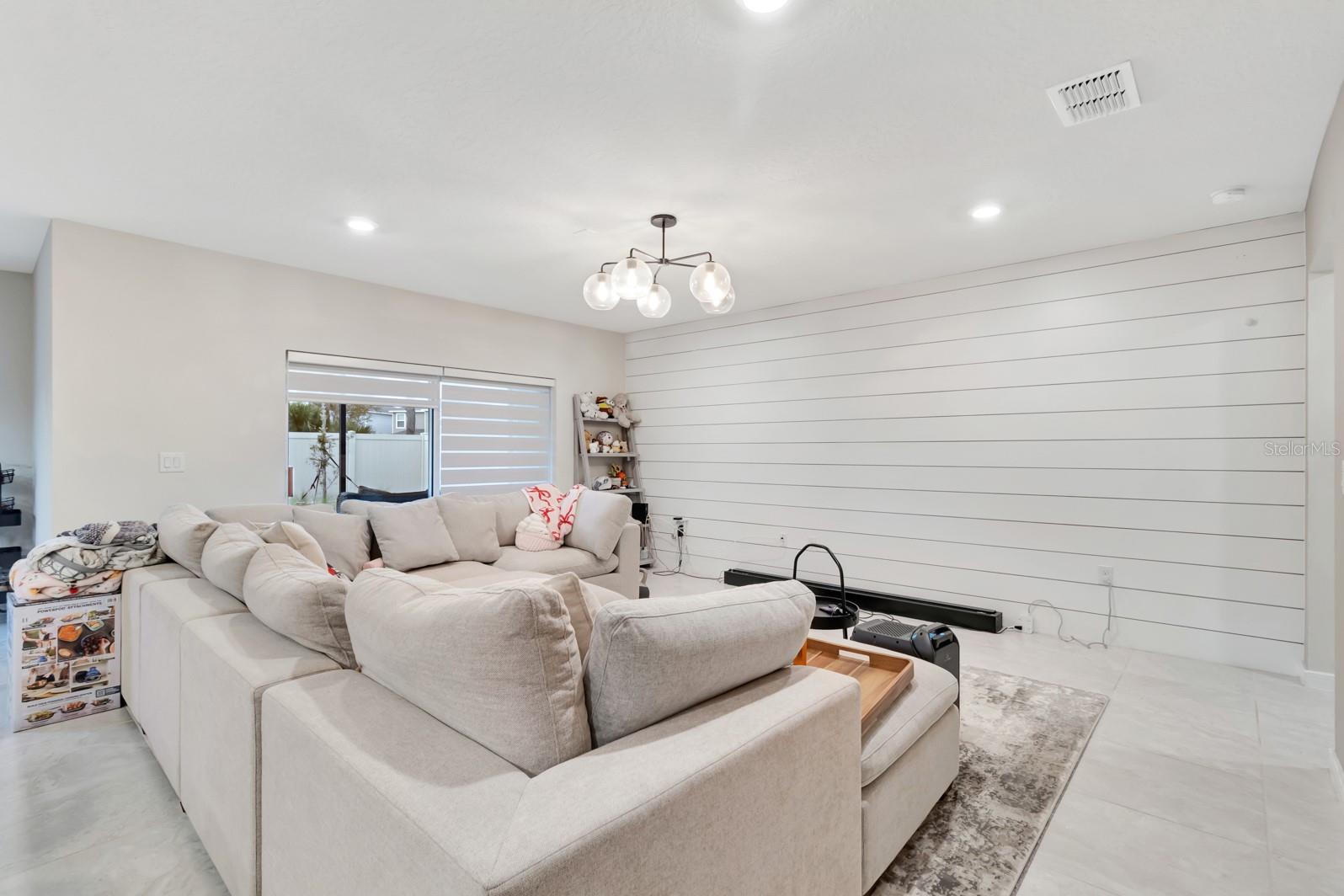 Image 4 of 26 For 4943 Royal Point Avenue