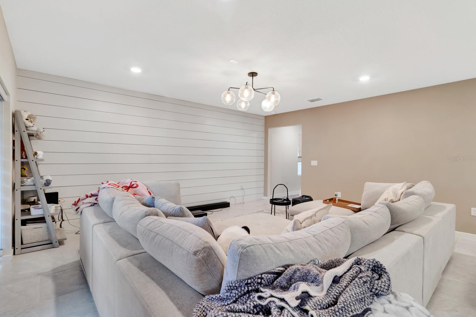 Image 5 of 26 For 4943 Royal Point Avenue