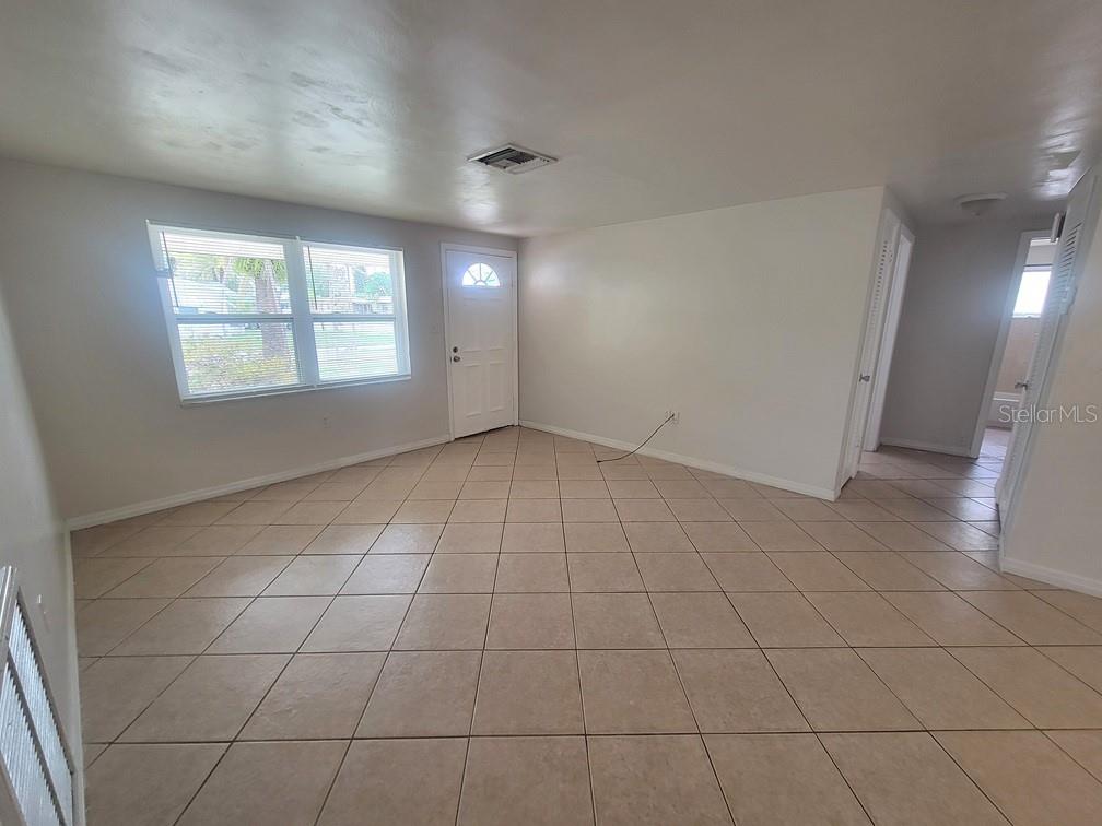 Image 4 of 19 For 3413 Atlantis Drive Ne