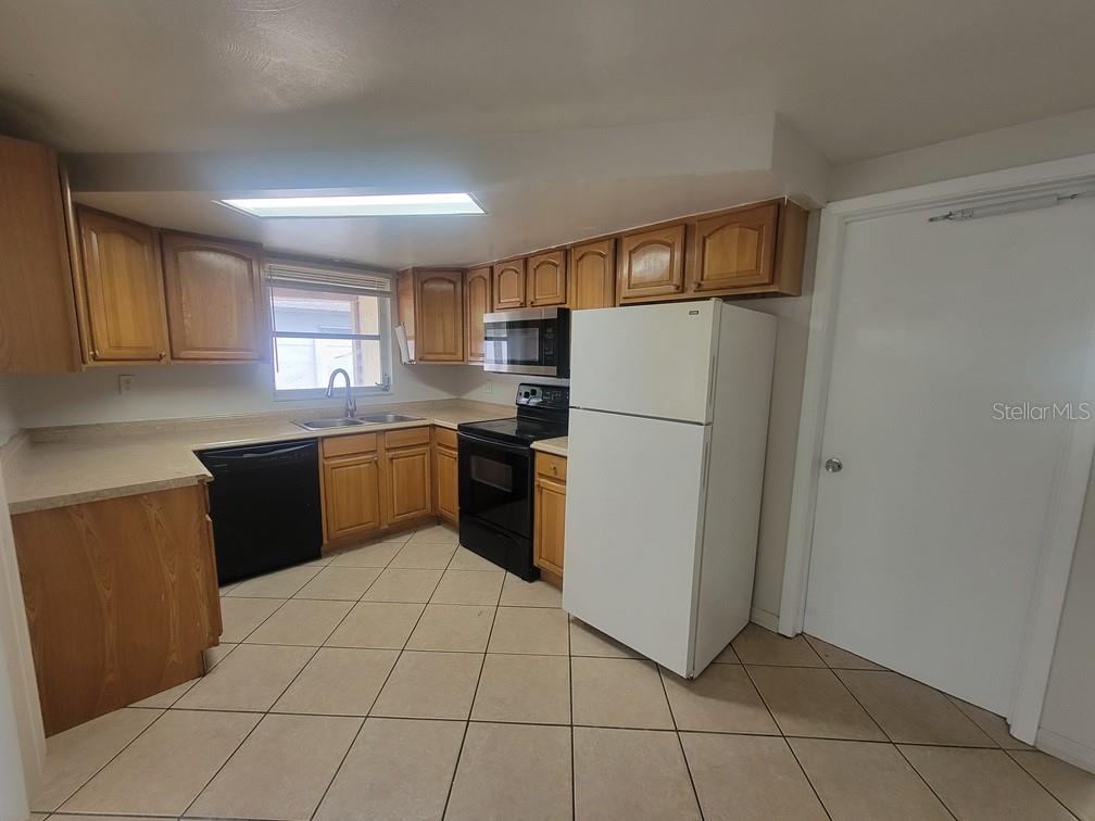 Image 6 of 19 For 3413 Atlantis Drive Ne