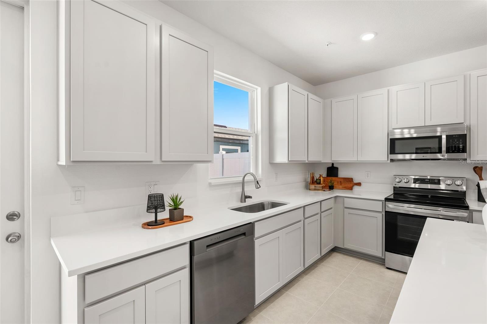 Image 8 of 34 For 711 Blissful Gardens Way