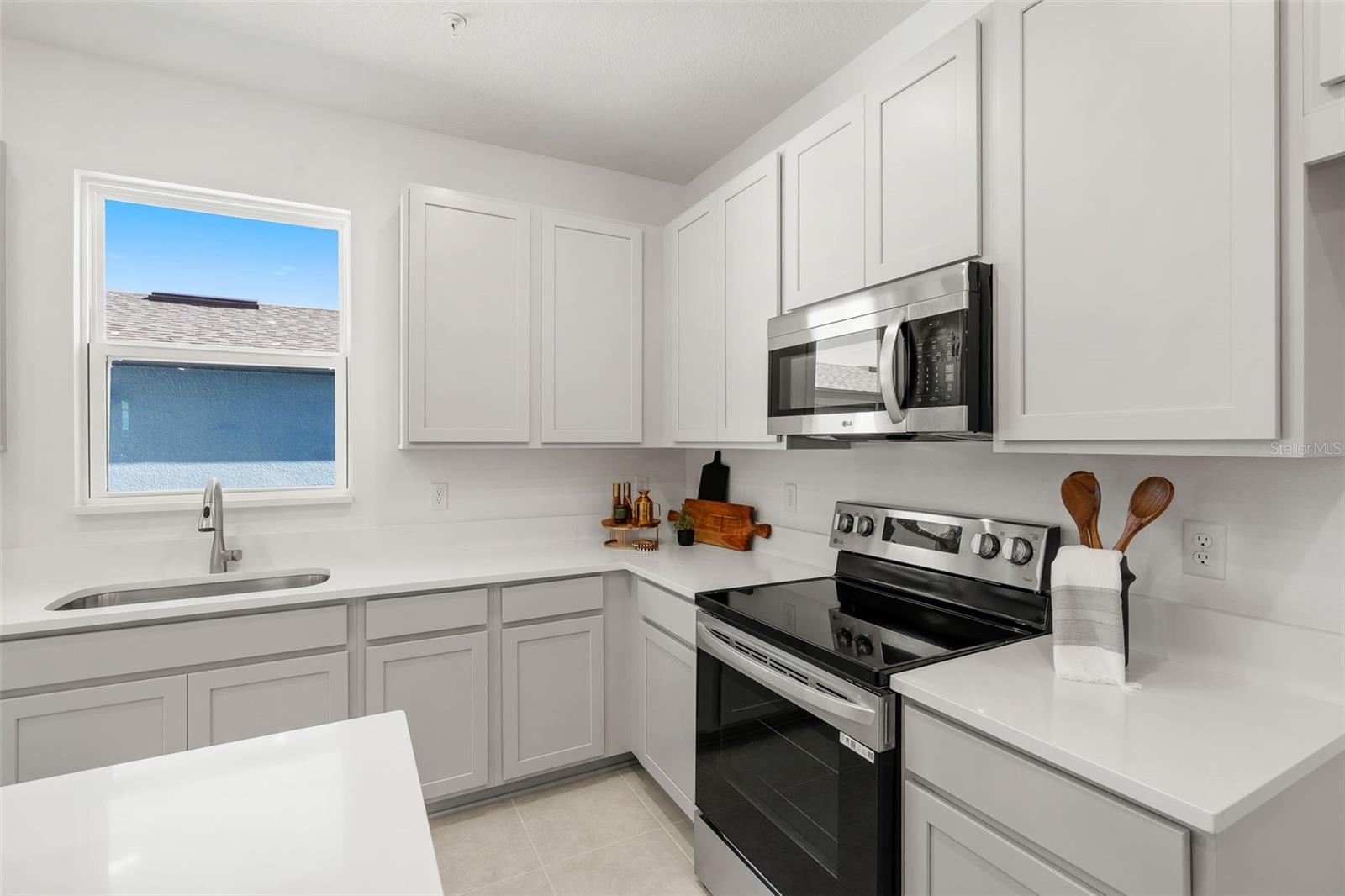 Image 9 of 34 For 711 Blissful Gardens Way