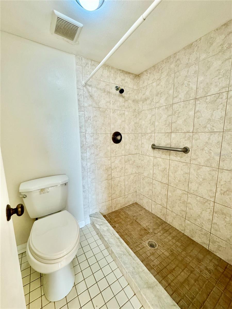 Image 31 of 46 For 4620 Bay Boulevard 1116