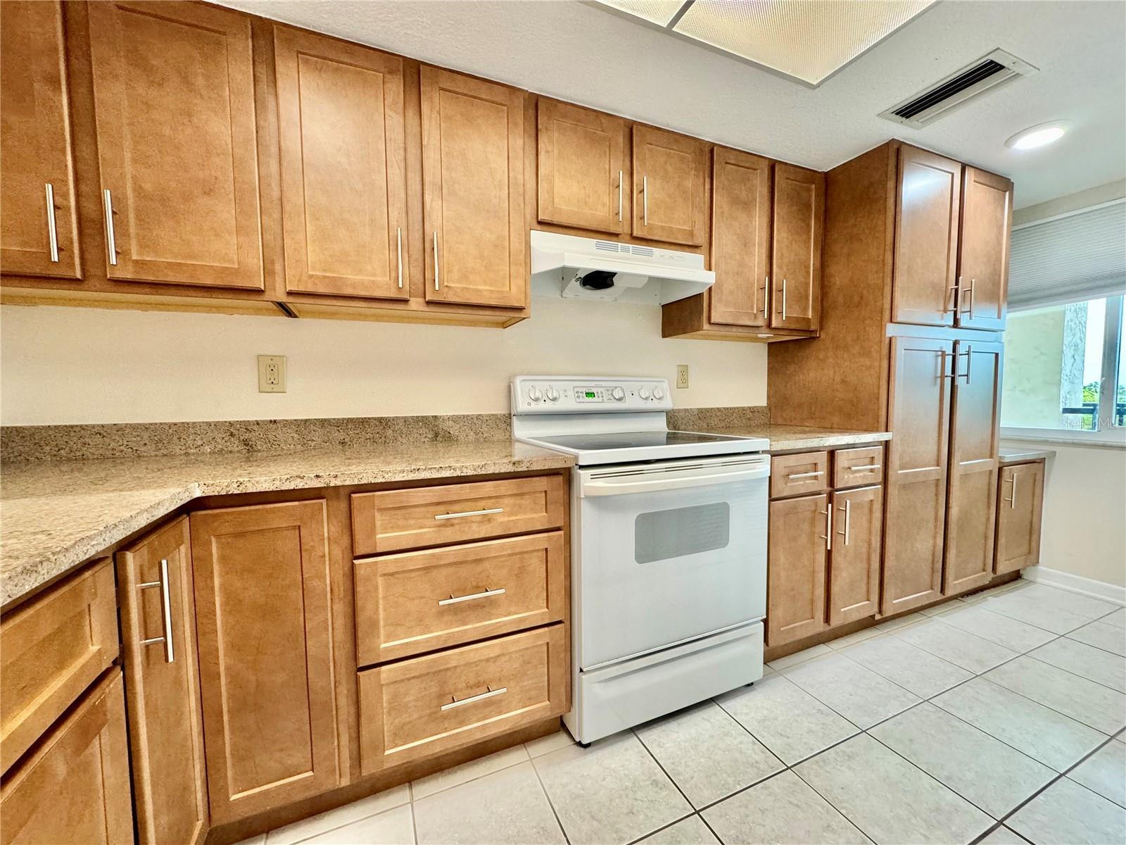 Image 9 of 46 For 4620 Bay Boulevard 1116