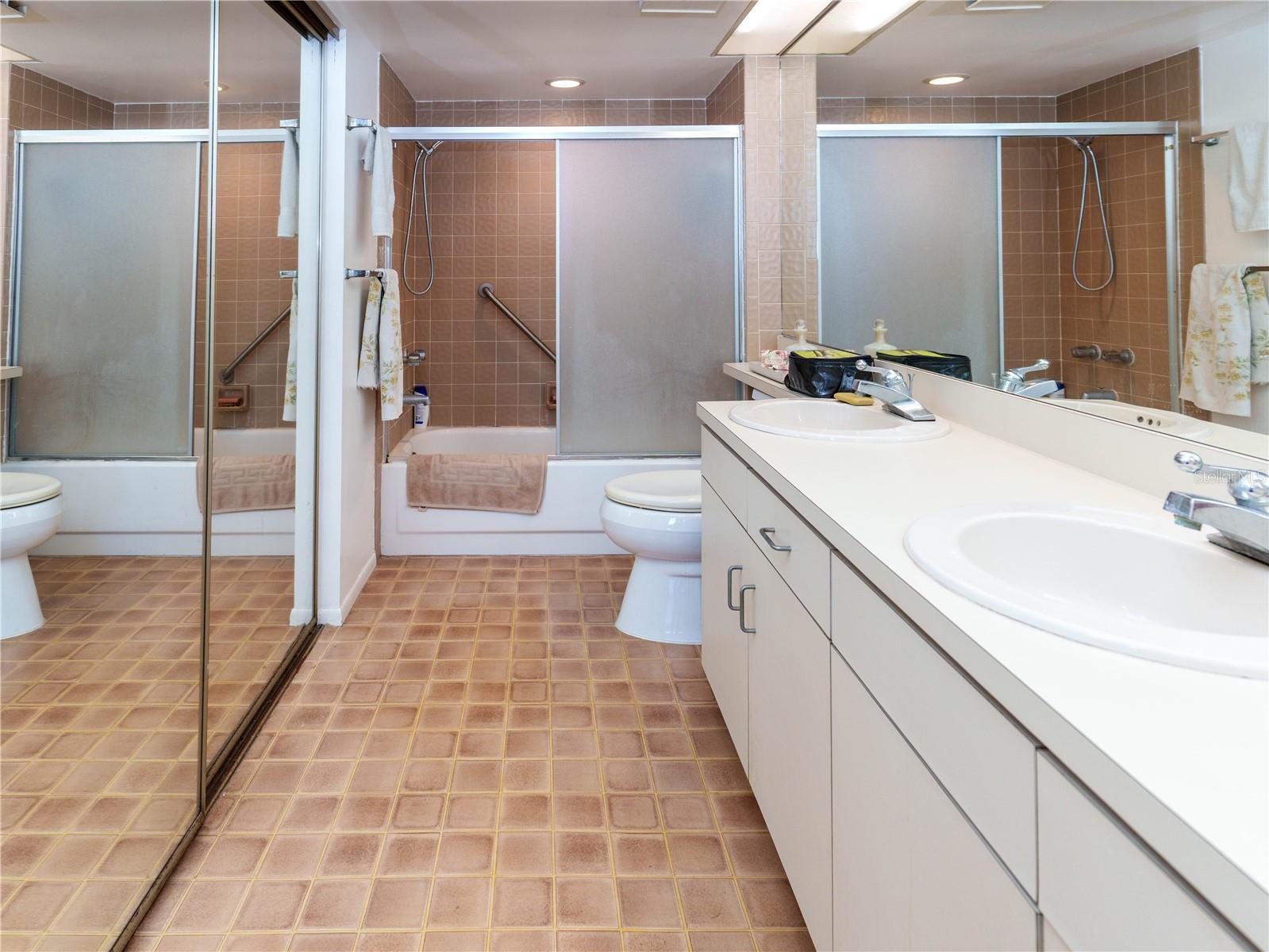 Image 15 of 44 For 4823 Ebbtide Lane 302