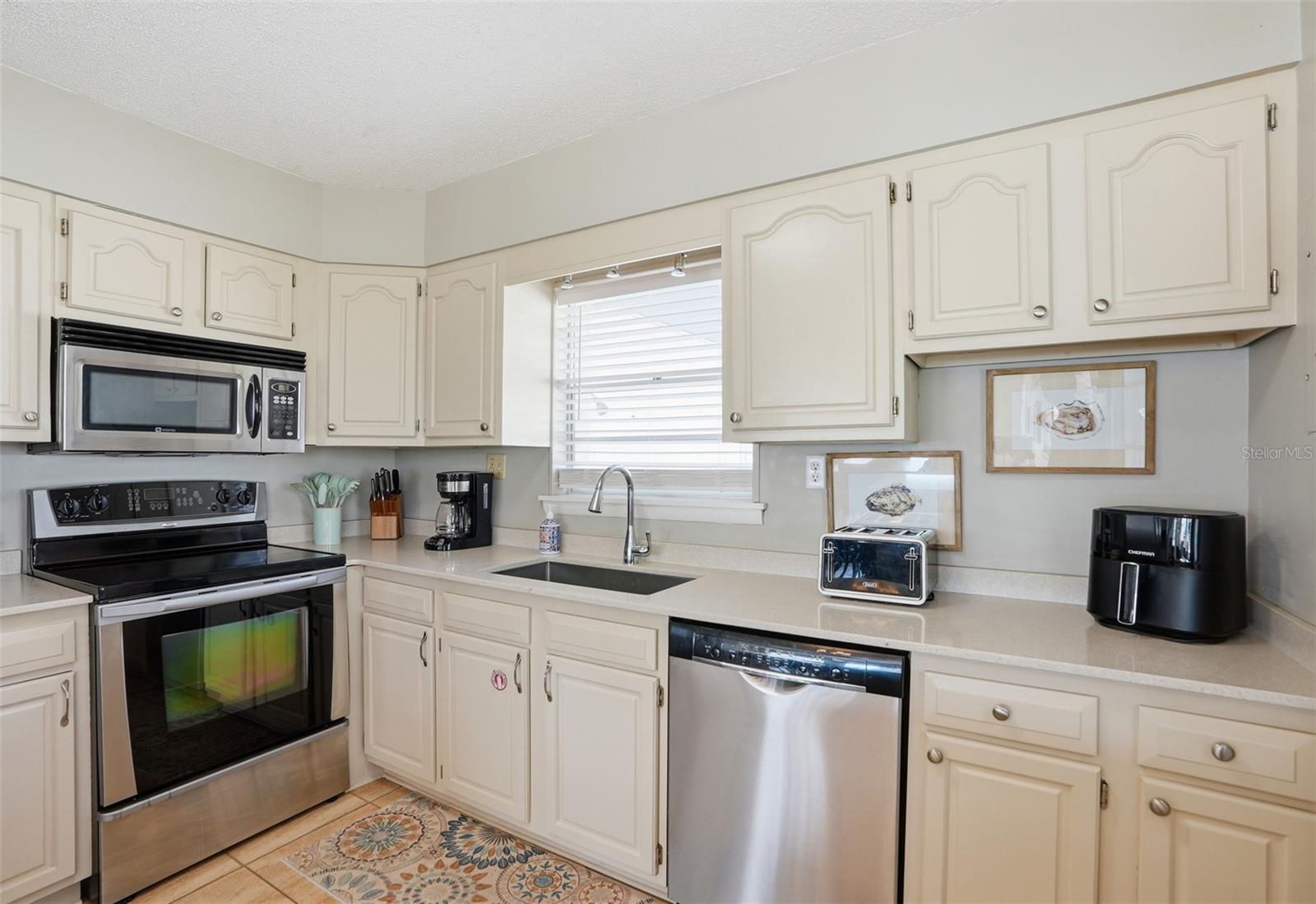 Image 15 of 41 For 323 Kelly Street