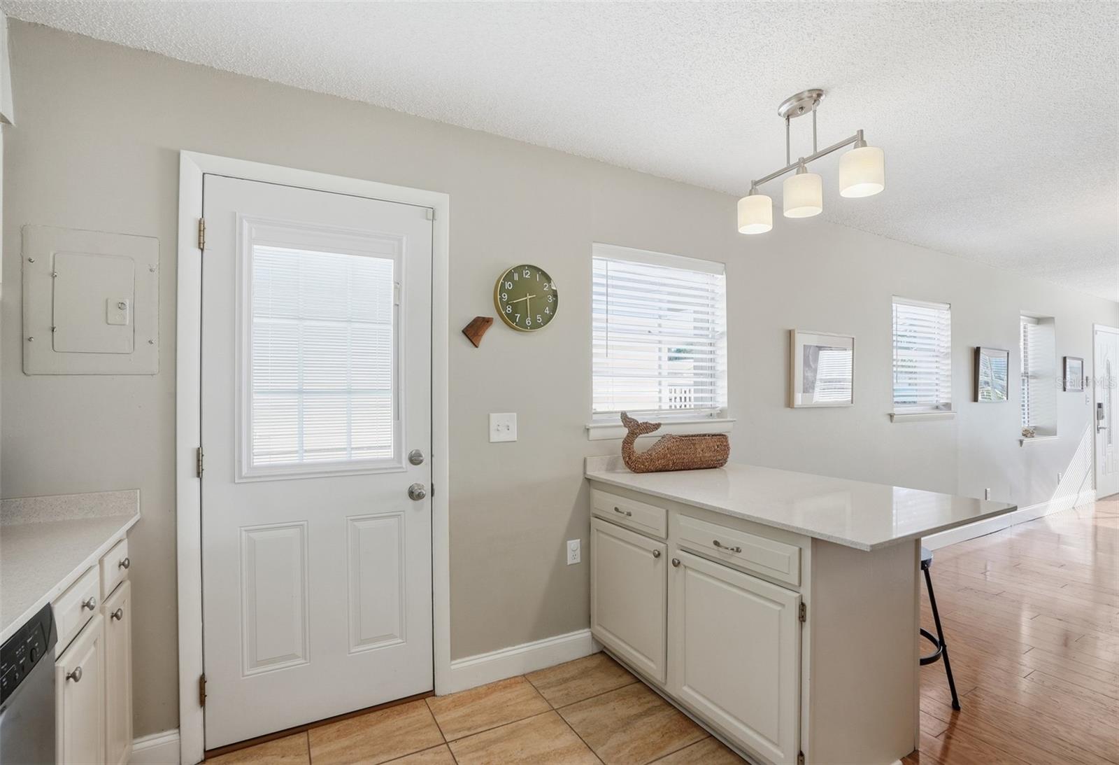 Image 16 of 41 For 323 Kelly Street