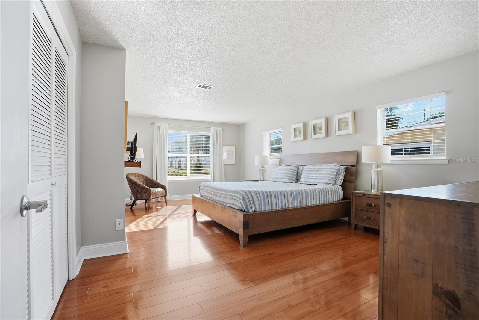 Image 17 of 41 For 323 Kelly Street