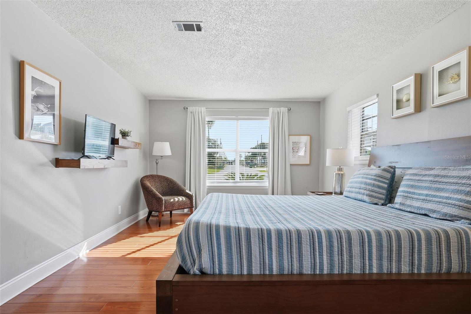 Image 20 of 41 For 323 Kelly Street