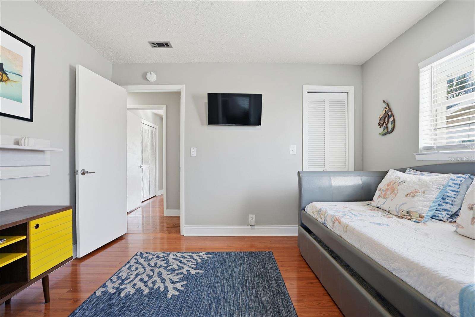 Image 21 of 41 For 323 Kelly Street