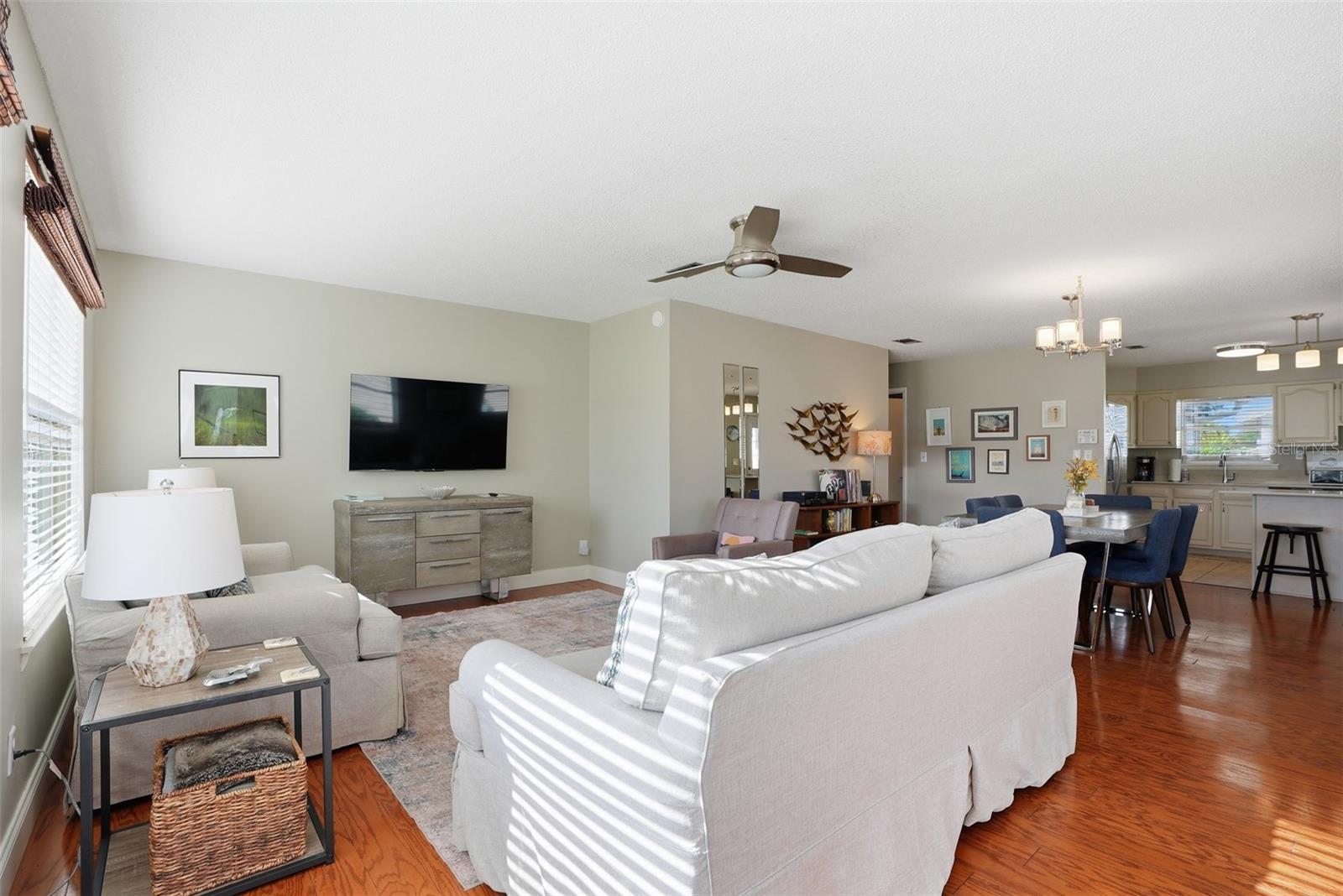 Image 4 of 41 For 323 Kelly Street