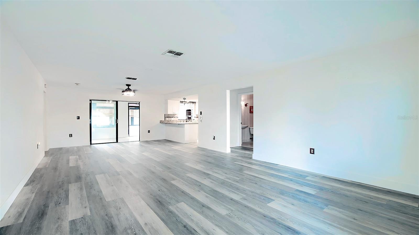 Image 14 of 56 For 12050 Cavern Road