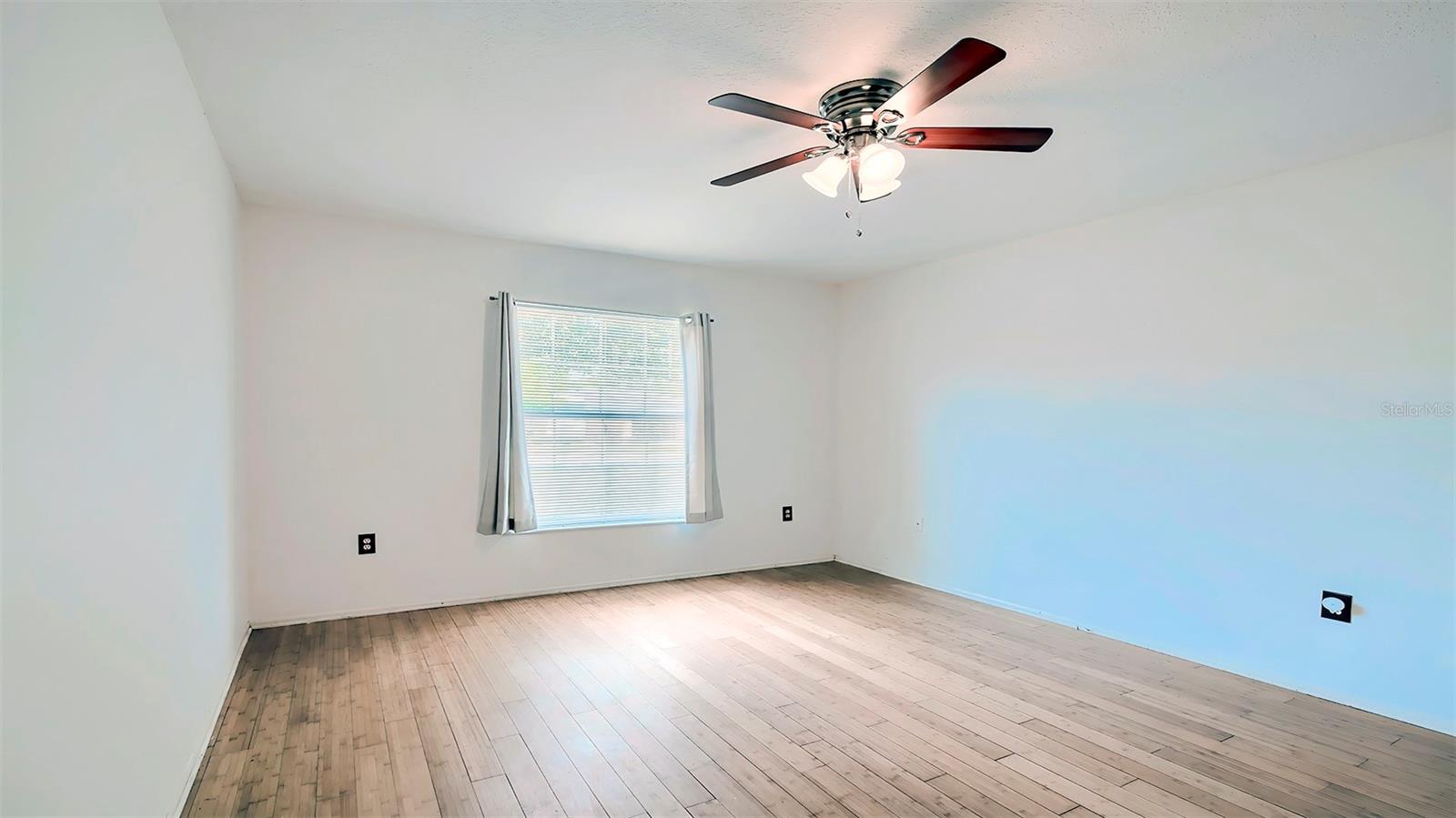 Image 27 of 56 For 12050 Cavern Road