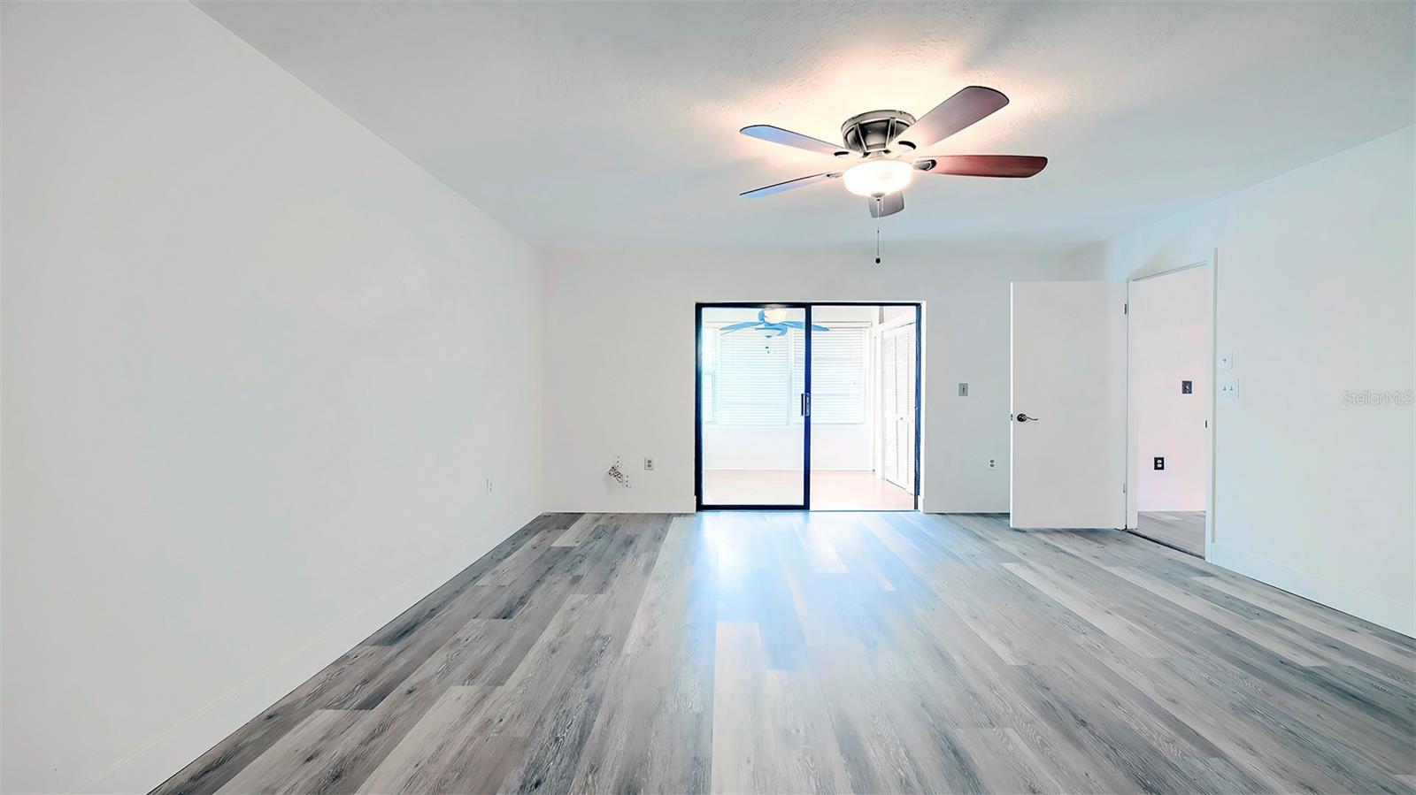 Image 42 of 56 For 12050 Cavern Road