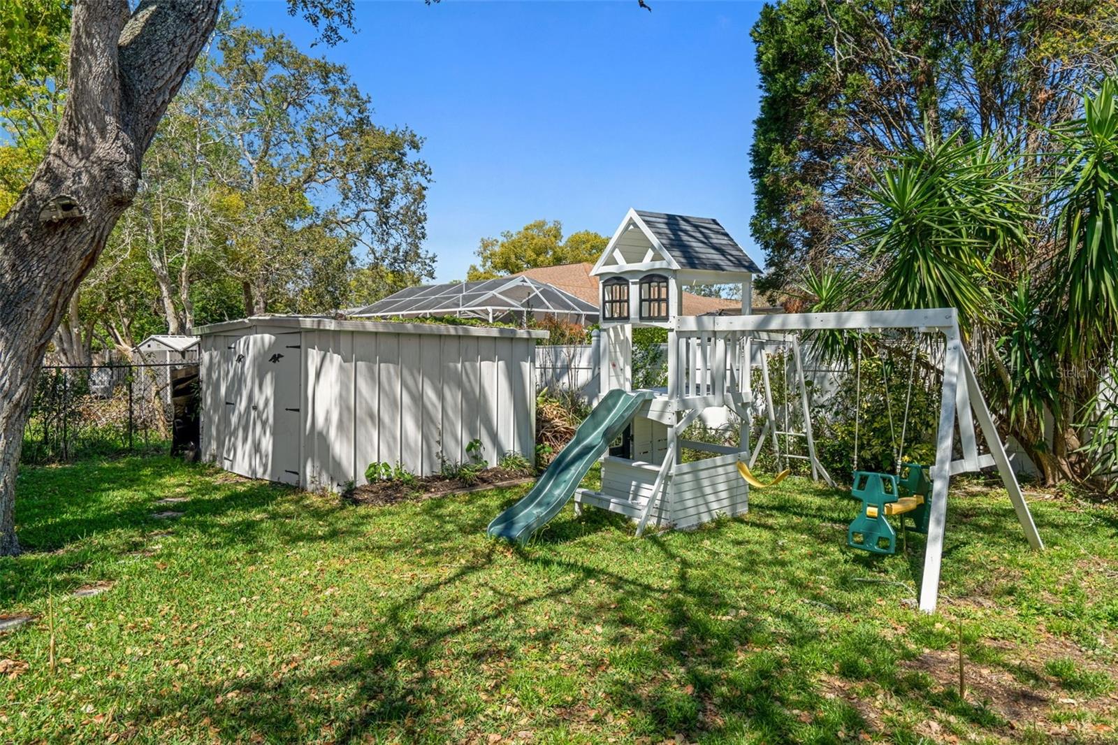 Image 32 of 38 For 2079 Trenton Avenue