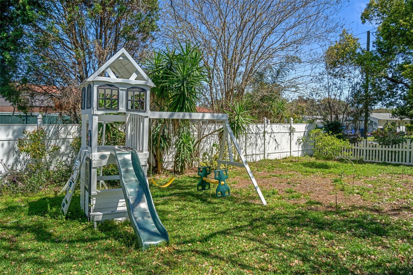 Image 33 of 38 For 2079 Trenton Avenue