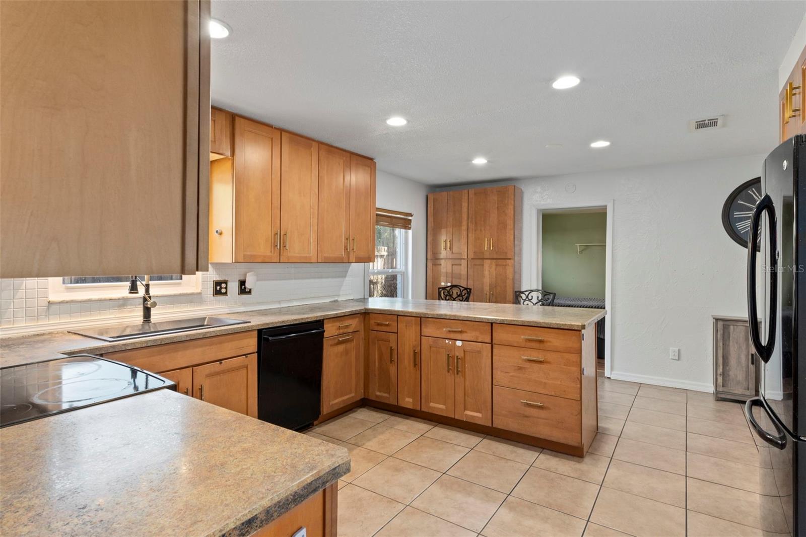 Image 17 of 37 For 6732 Pomander Avenue