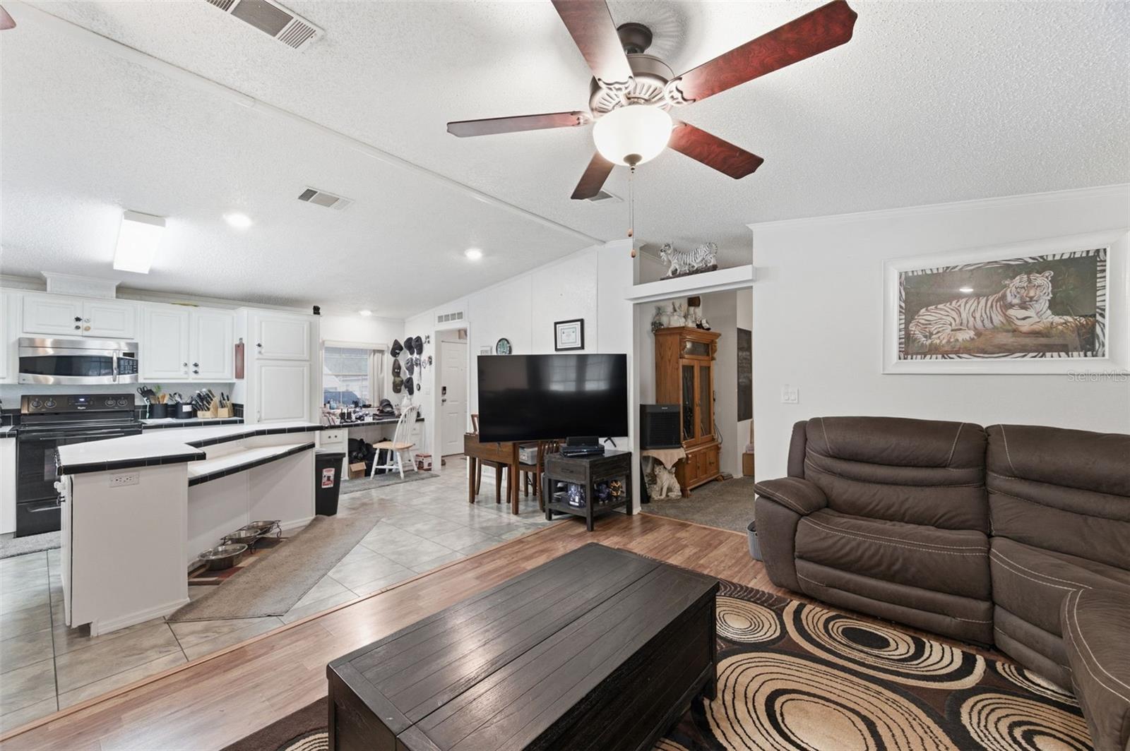 Image 17 of 73 For 9634 Pat Street