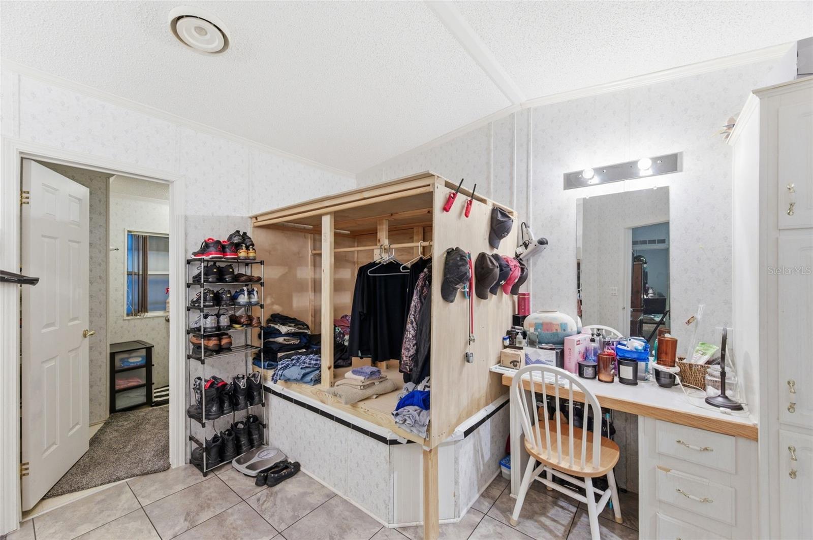 Image 31 of 73 For 9634 Pat Street