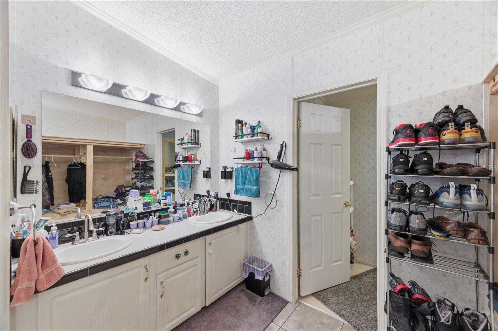 Image 32 of 73 For 9634 Pat Street