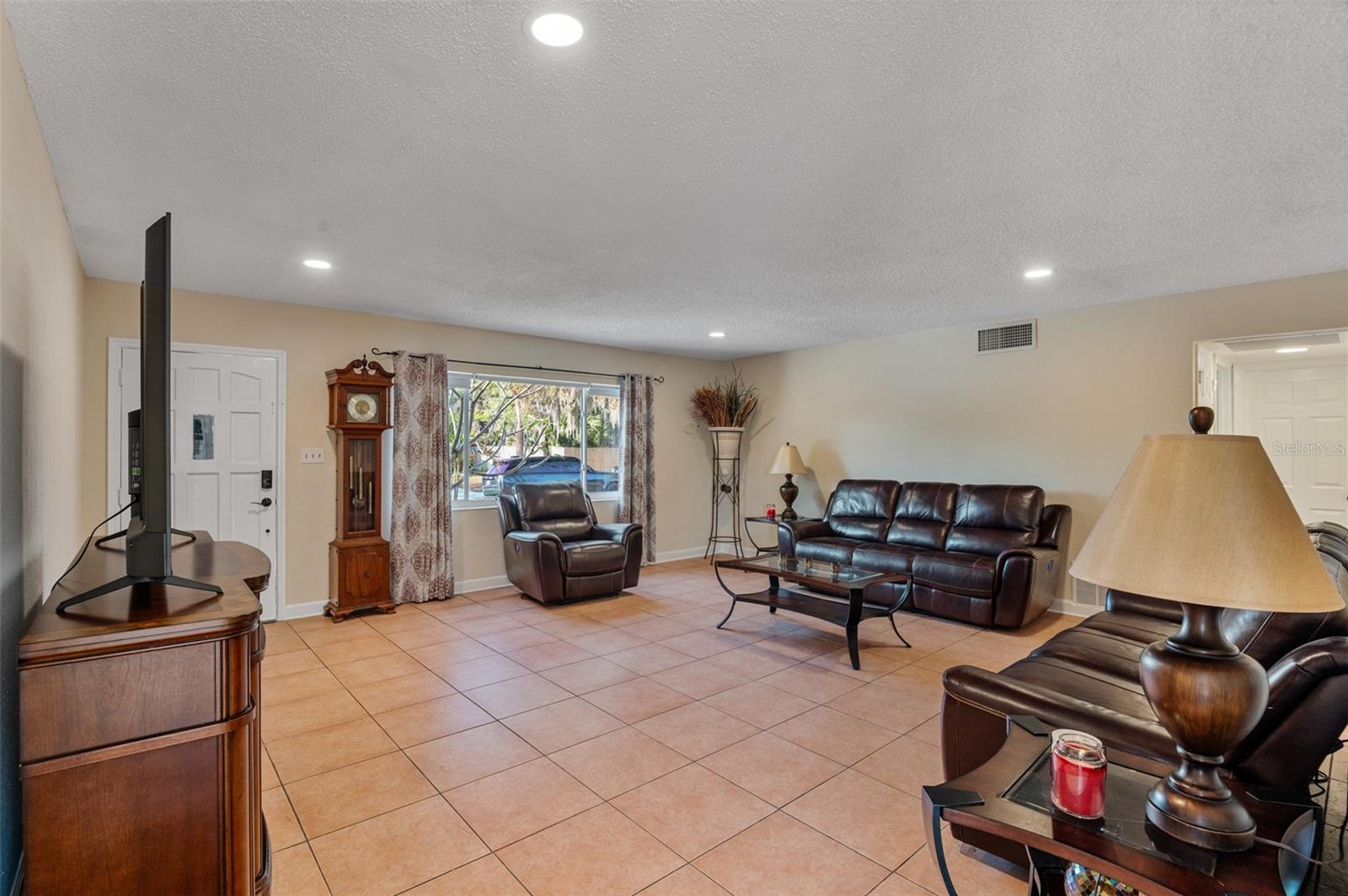 Image 11 of 33 For 1106 Connecticut Road