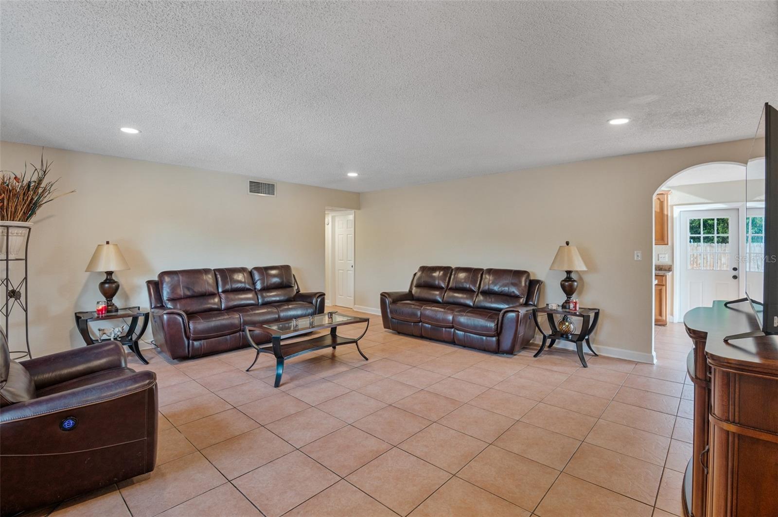 Image 9 of 33 For 1106 Connecticut Road