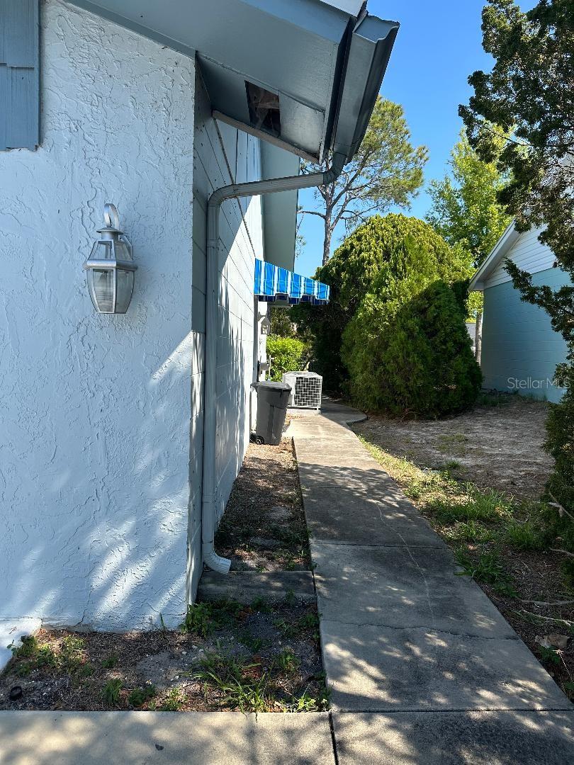 Image 3 of 17 For 4251 Woodfield Avenue