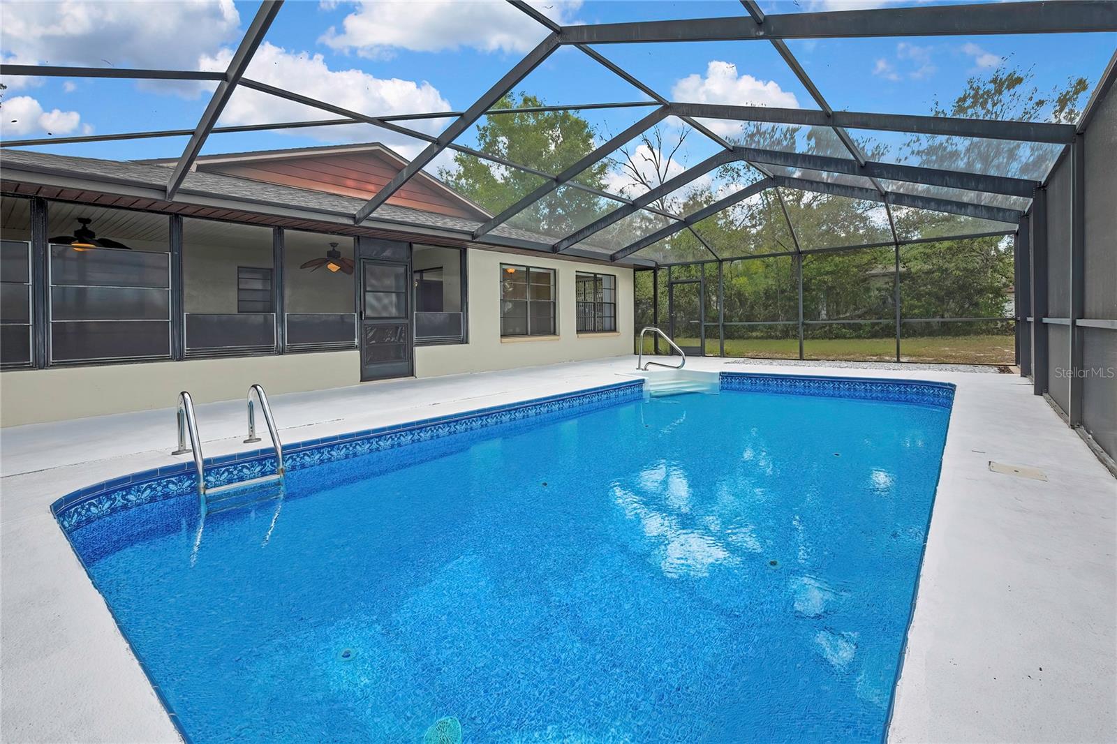 Image 11 of 39 For 1021 Waterfall Drive