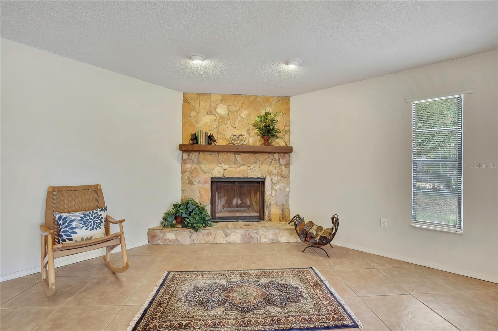 Image 14 of 39 For 1021 Waterfall Drive