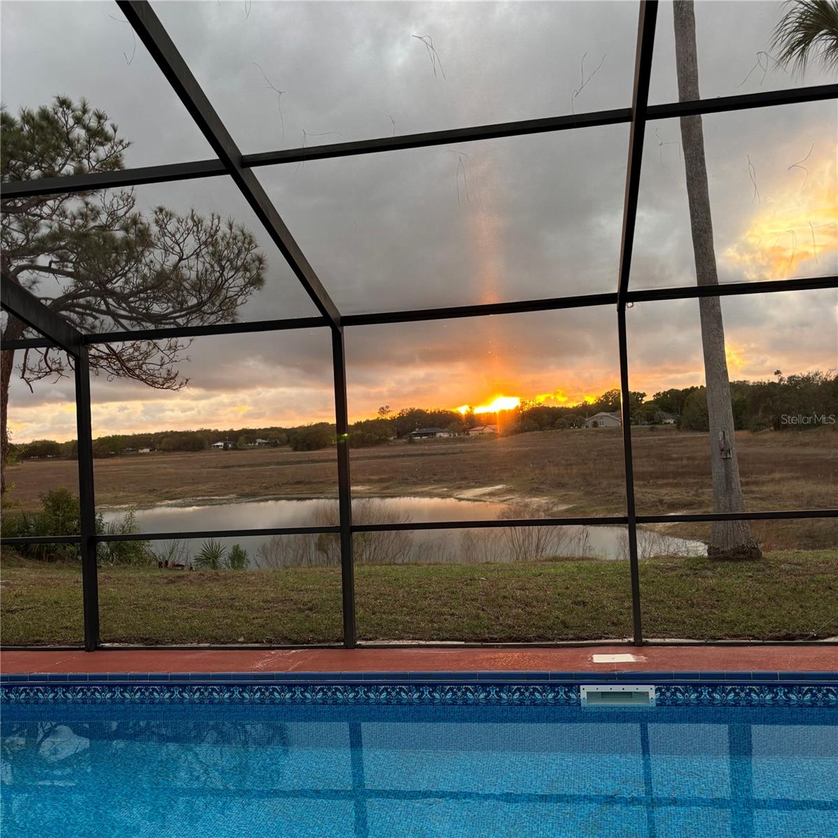 Listing photo id 38 for 1021 Waterfall Drive