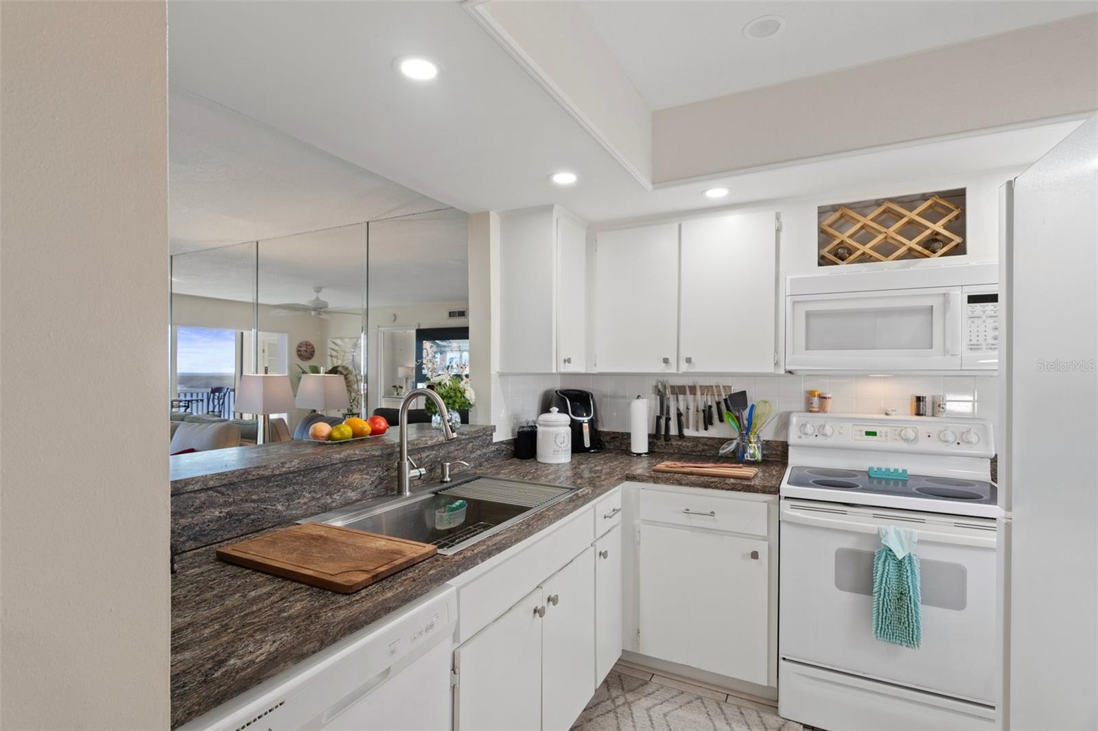 Image 13 of 60 For 8251 Brent Street 936