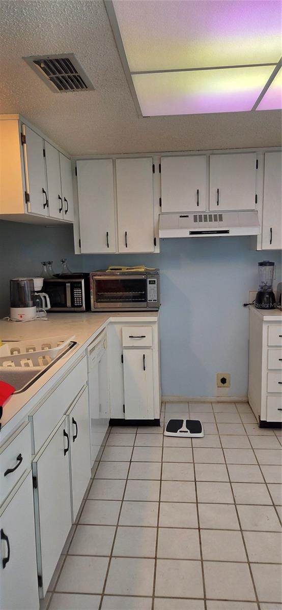 Image 32 of 47 For 12500 Dearborn Drive F