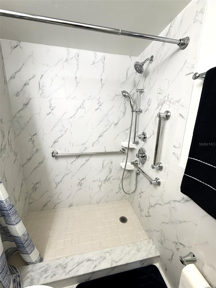 Image 17 of 22 For 5111 Amulet Drive 208