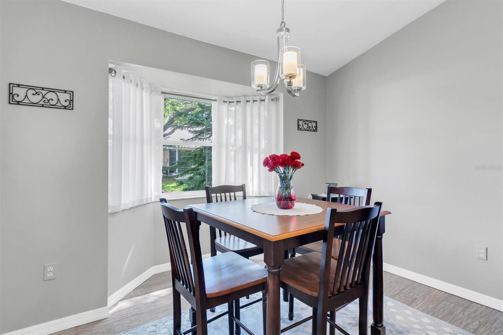 Image 10 of 32 For 9242 Santa Monica Way