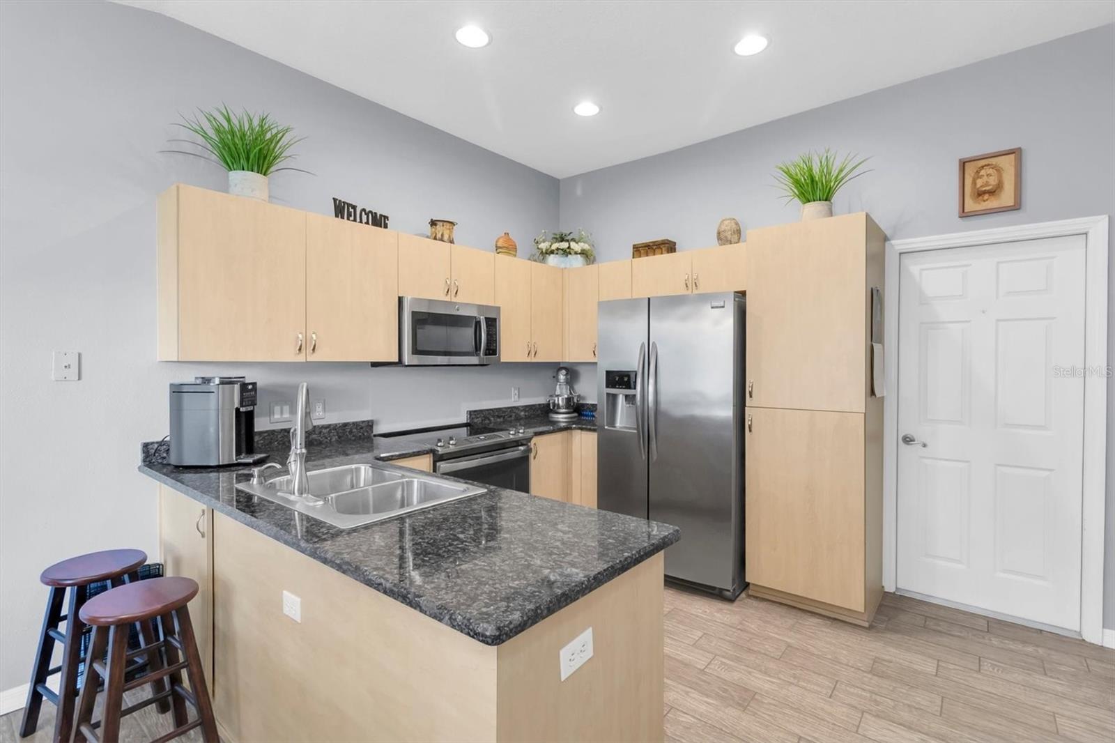 Image 7 of 32 For 9242 Santa Monica Way