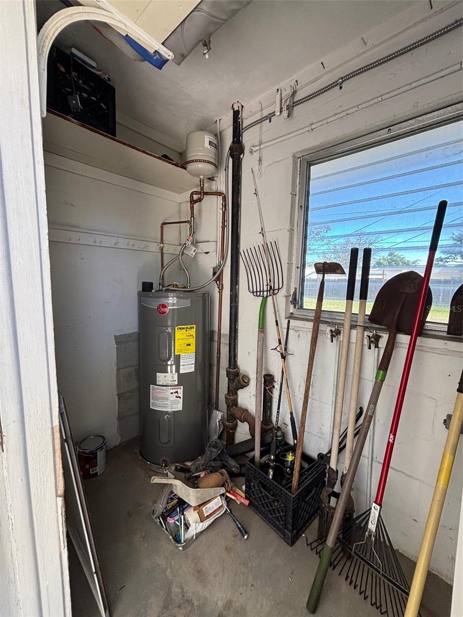 Image 8 of 15 For 4531 Shore Acres Boulevard Ne