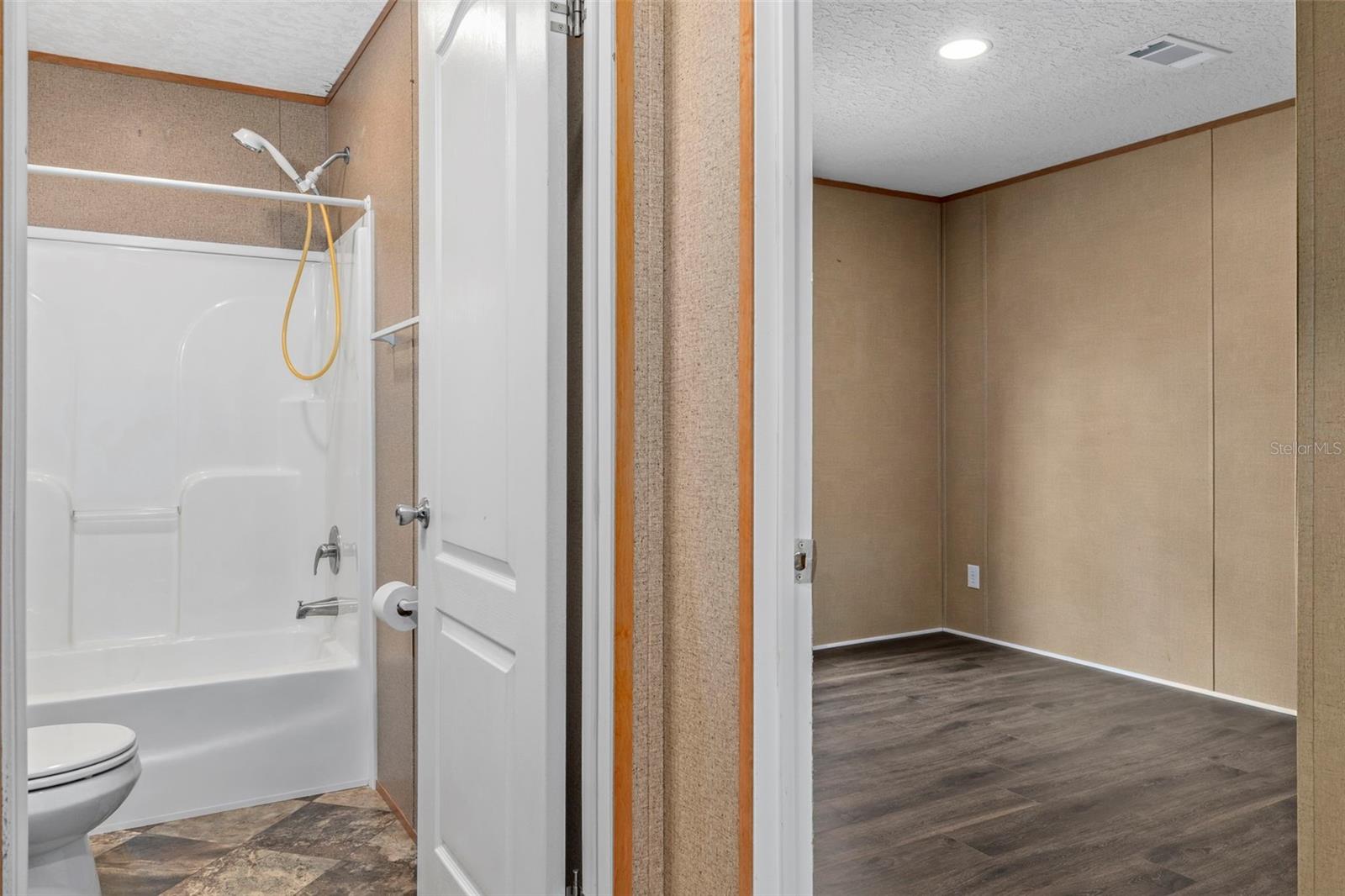 Image 21 of 31 For 315 Honey Bear Way