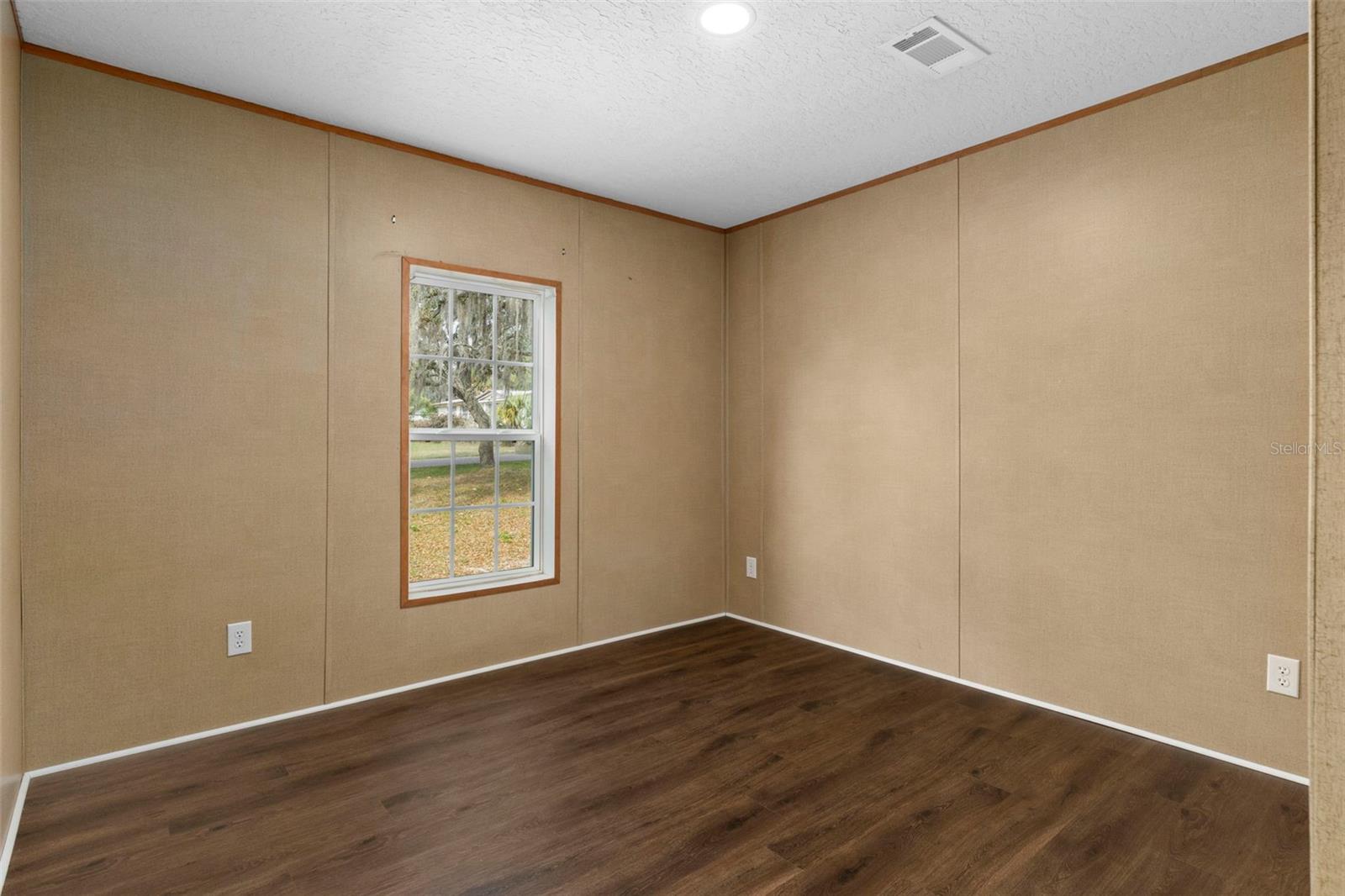 Image 23 of 31 For 315 Honey Bear Way