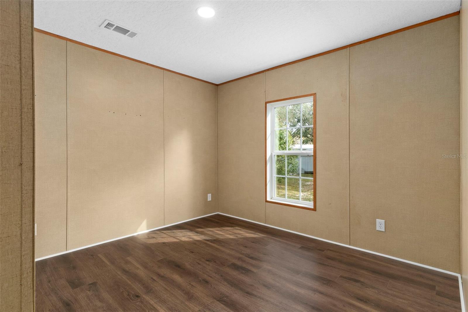 Image 25 of 31 For 315 Honey Bear Way