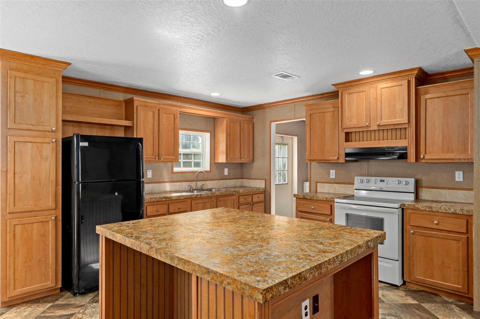 Image 8 of 31 For 315 Honey Bear Way