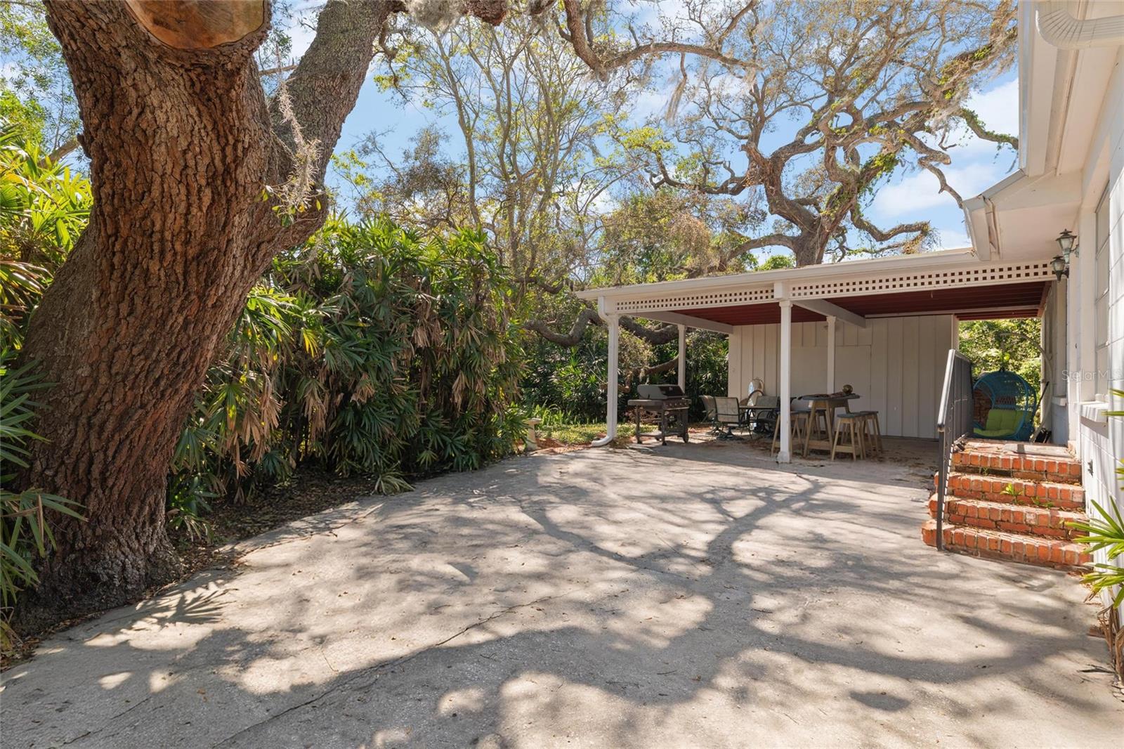 Listing photo id 20 for 502 Hillcrest Avenue