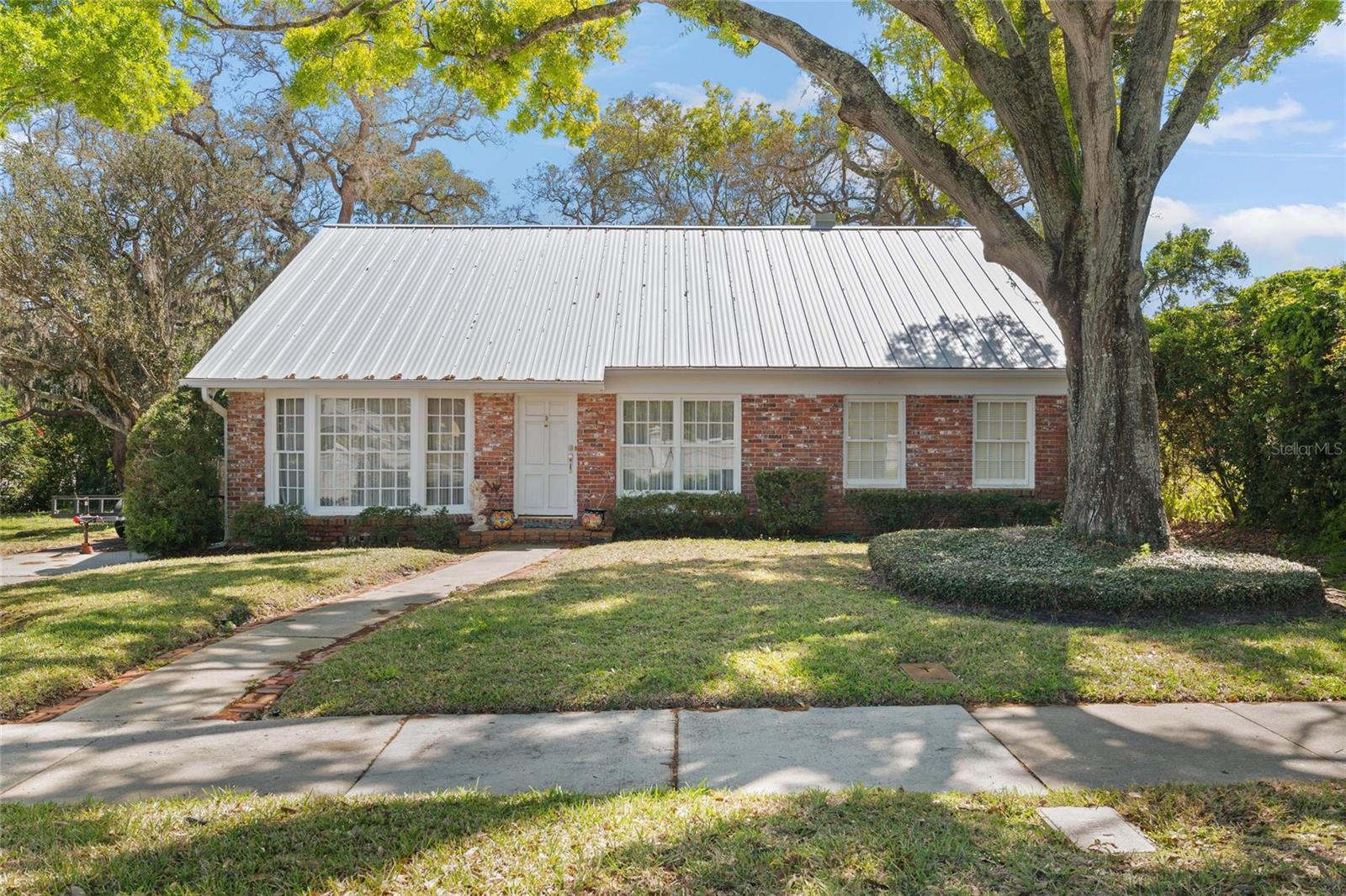 Listing photo id 25 for 502 Hillcrest Avenue