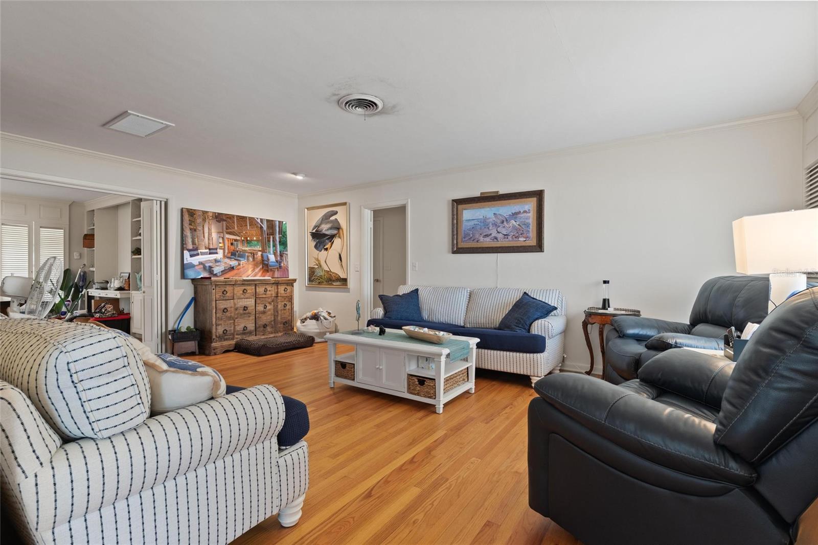 Listing photo id 3 for 502 Hillcrest Avenue