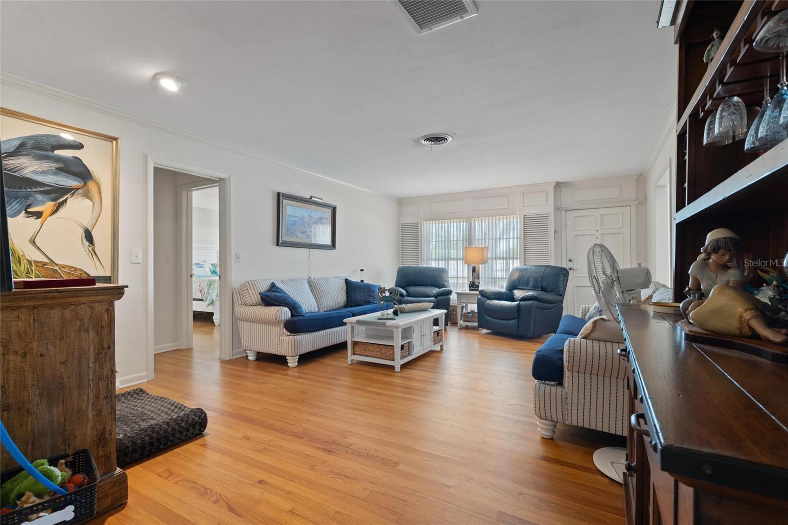 Listing photo id 4 for 502 Hillcrest Avenue