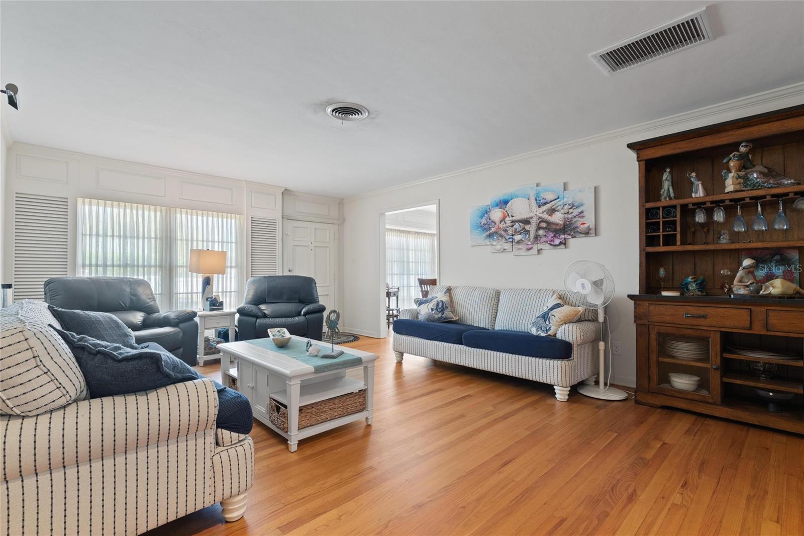 Listing photo id 5 for 502 Hillcrest Avenue